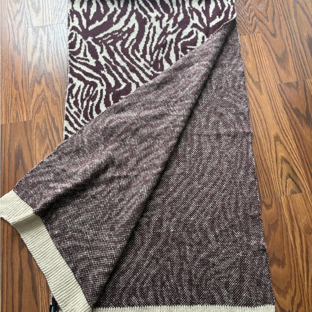 Bloomingdales Echo Chic Zebra Patterned Knit Scarf - image 3
